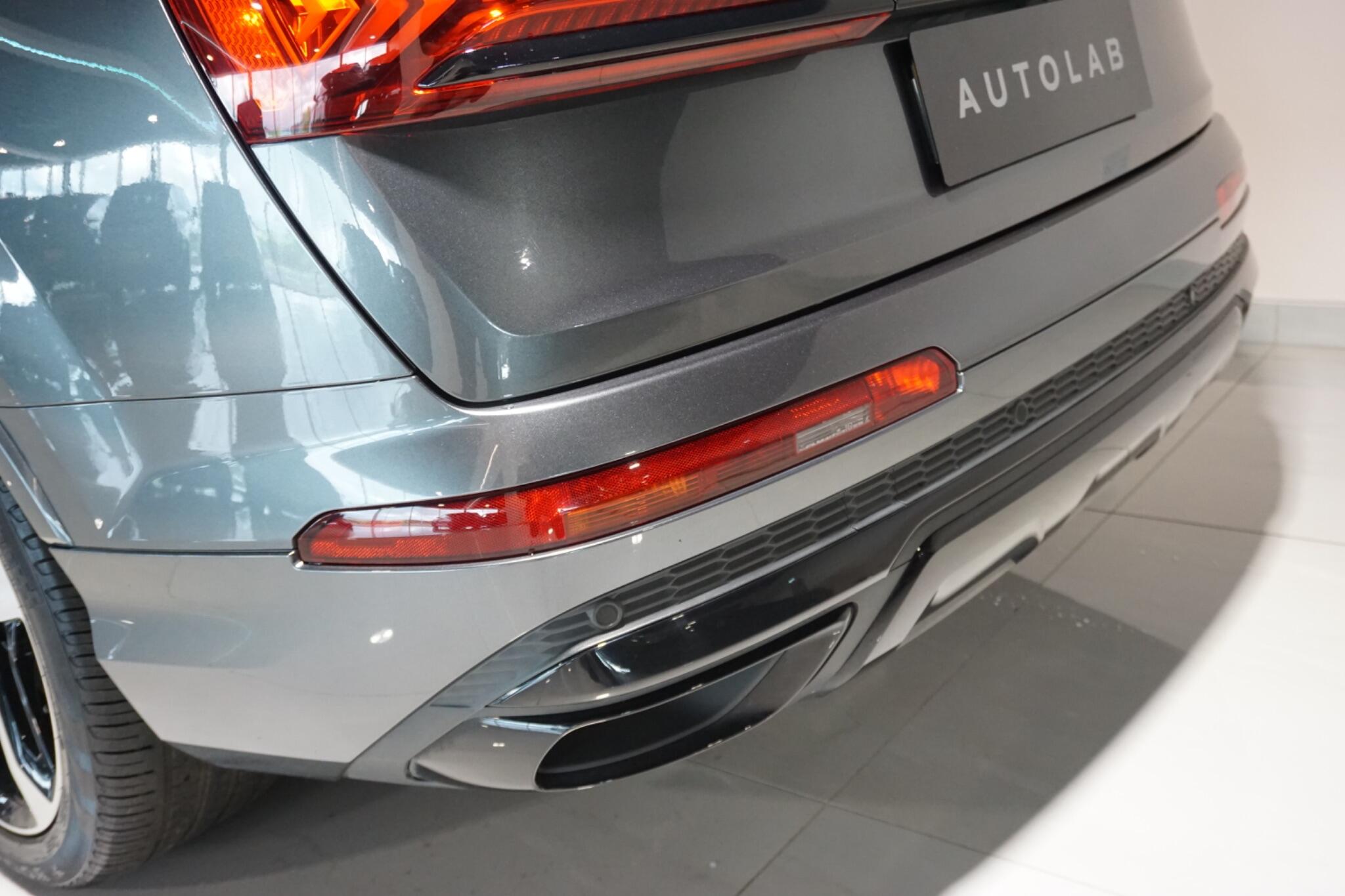 Audi Q7 3.0 TFSIe V6 55 Black Edition SUV 5dr Petrol Plug-in Hybrid Tiptronic quattro Euro 6 (s/s) 17.9kWh (381 ps)